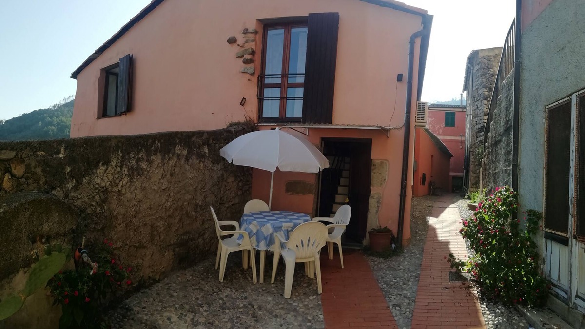 Lavaggiorosso House | Typical Ligurian house on two floors with a beautiful view over Levanto valley