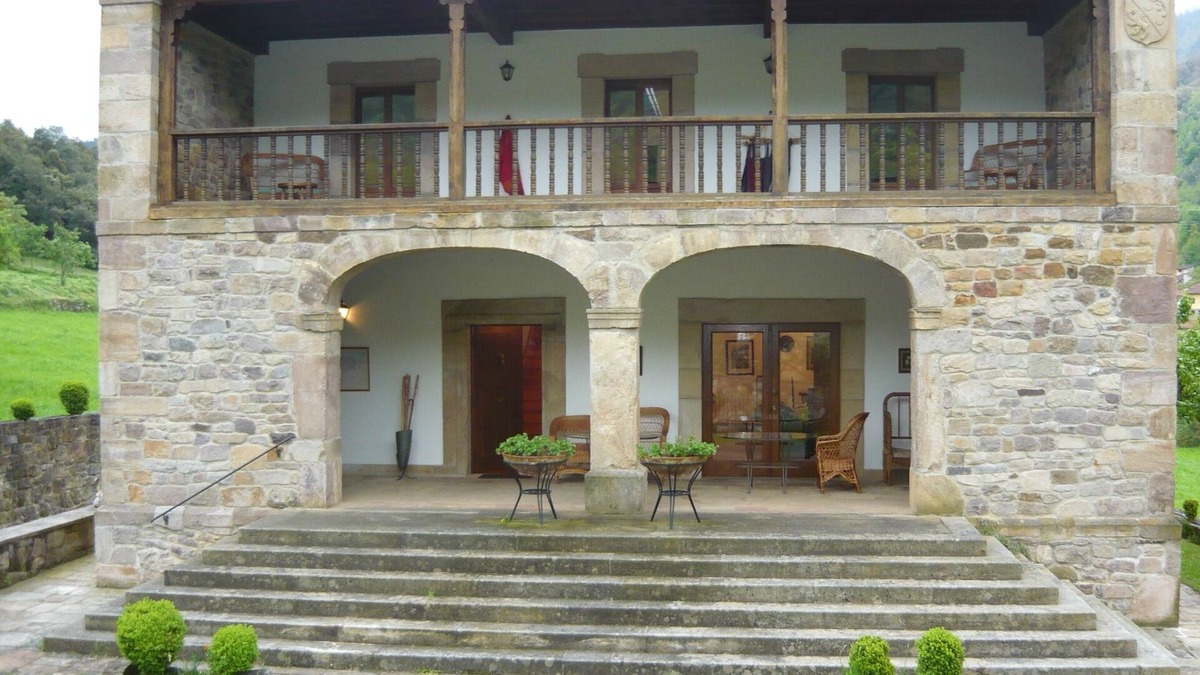 San Pelayo Cottage | TYPICAL MOUNTAIN HOUSE IN PICOS DE EUROPA (POTES) WITH PRIVATE GARDEN