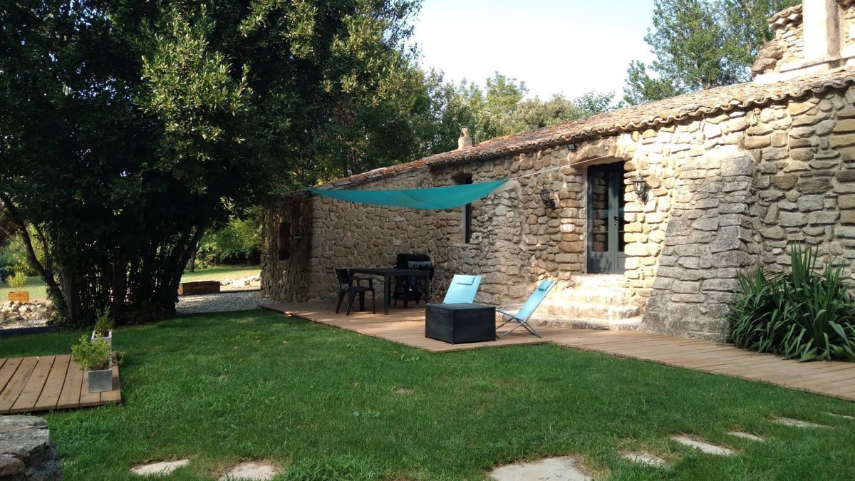 Monteux Cottage | Typical Provencal cottage in a quiet estate with swimming pool