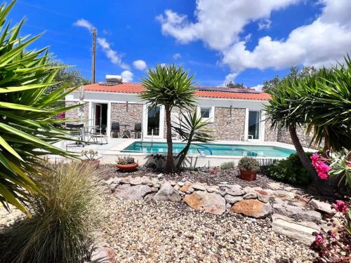 Aldeia House | Typical quiet Algarve cottage