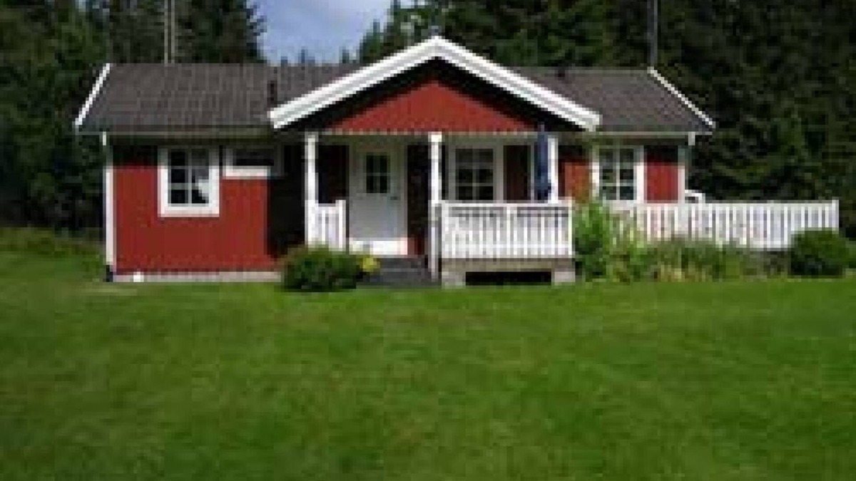 Norrhult-Klavrestrom House | Typical red and white holiday home in the countryside in Småland