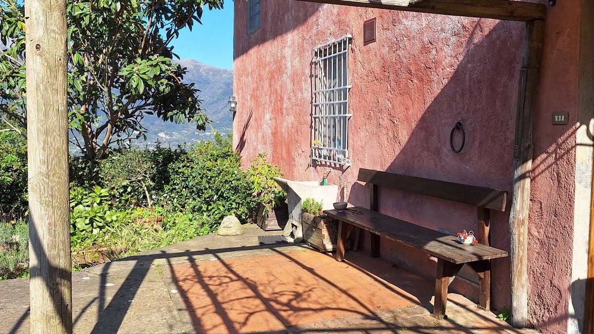 Corsanico House | Typical rustic Tuscan house in the hamlet of Casesi. A dive into the past.