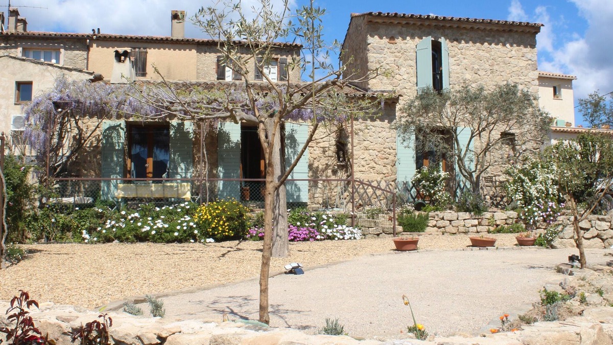 Plan-de-la-Tour House | Typical stone house with garden in a quiet hamlet surrounded by vineyards