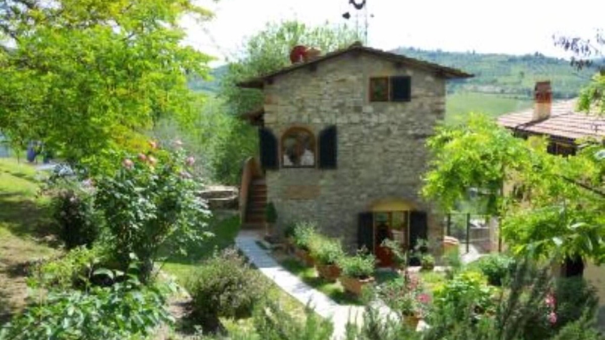 Twist House | Typical Tuscan Country House
