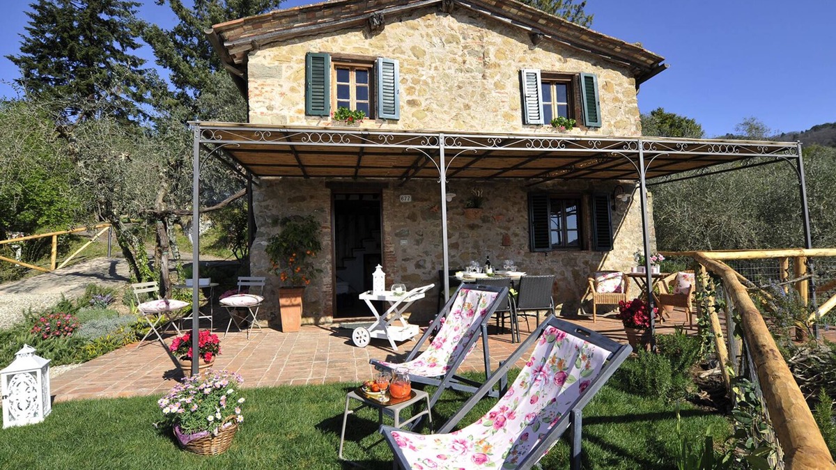 Villabuona Villa | Typical Tuscan Farmhouse, Superb View on Lucca, private garden/parking.WIFI.