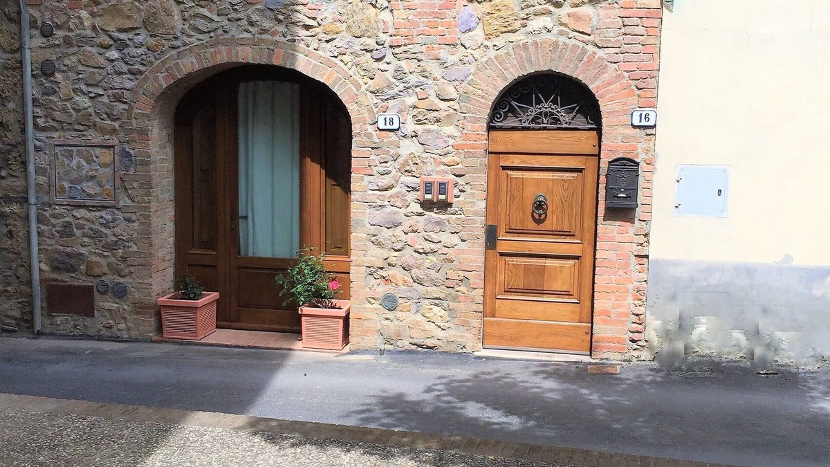 Monticiano Apartment | Typical Tuscan residence in an ancient village on the outskirts of Siena
