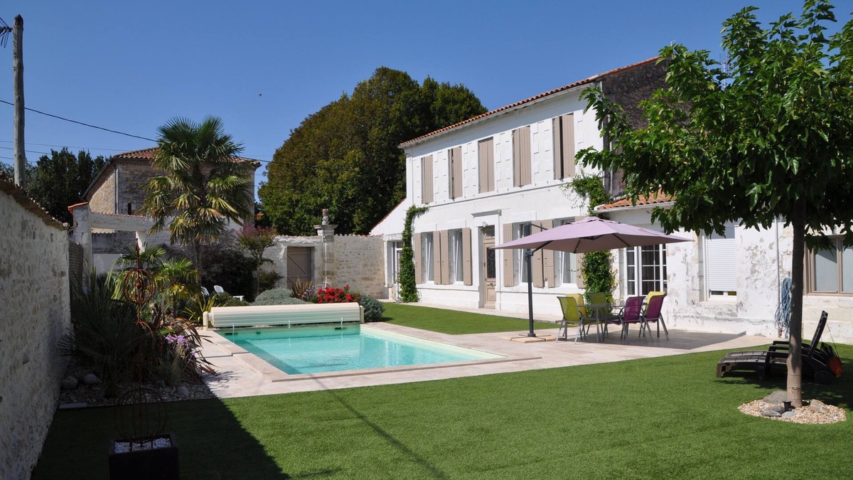 Etaules House | Typique Charentaise - Private heated pool - 3 Bedrooms - 2 Bathrooms