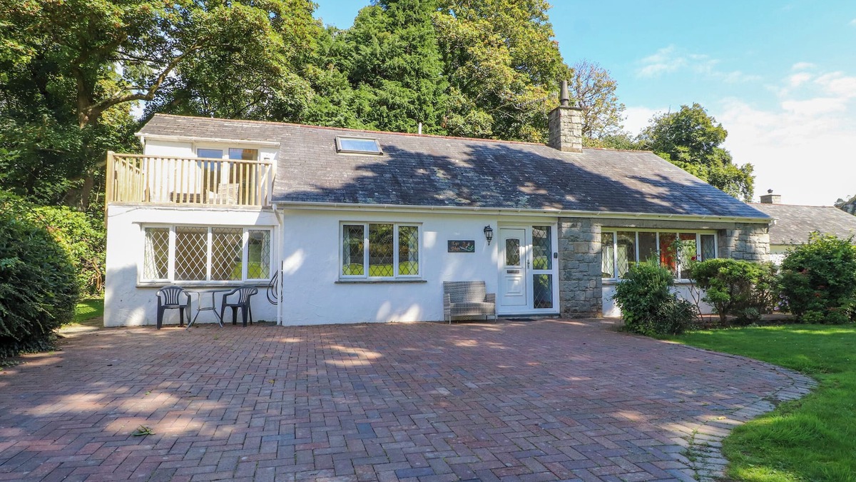 Llanbedrog Cottage | TY’R GLYN, pet friendly, country holiday cottage in Llanbedrog