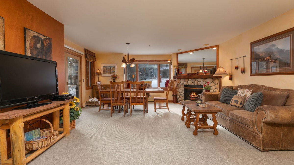 Four O'Clock Condo | Tyra Streamside Buffalo Run Condo: Ski-In/Ski-Out