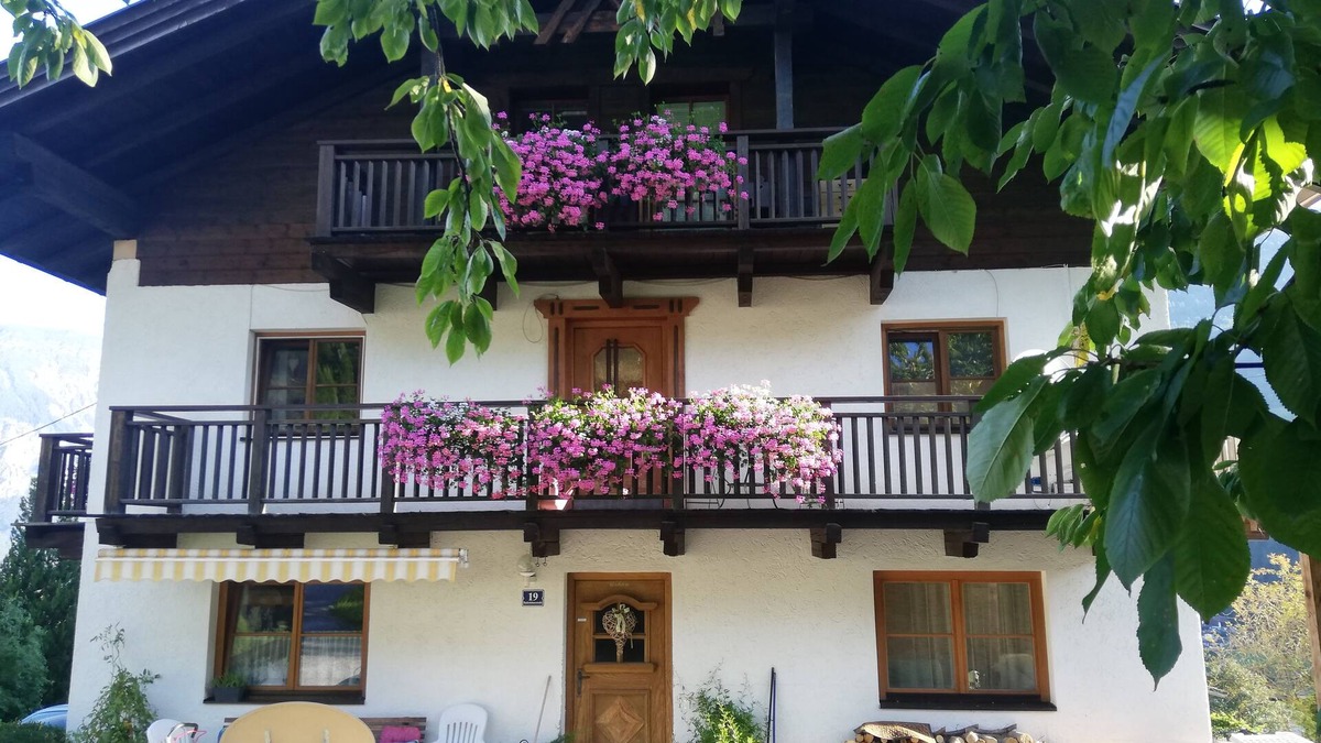 Sautens House | Tyrolean vacation apartment at the entrance to the Oetztal valley for max. 7 people