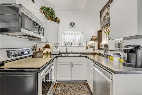 Cedar Key House | Tyson House Historic Downtown Cottage