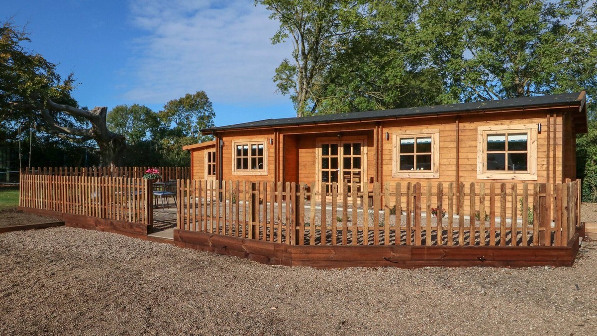 Sleaford Cottage | TYTHE LODGE, family friendly, character holiday cottage in Heckington
