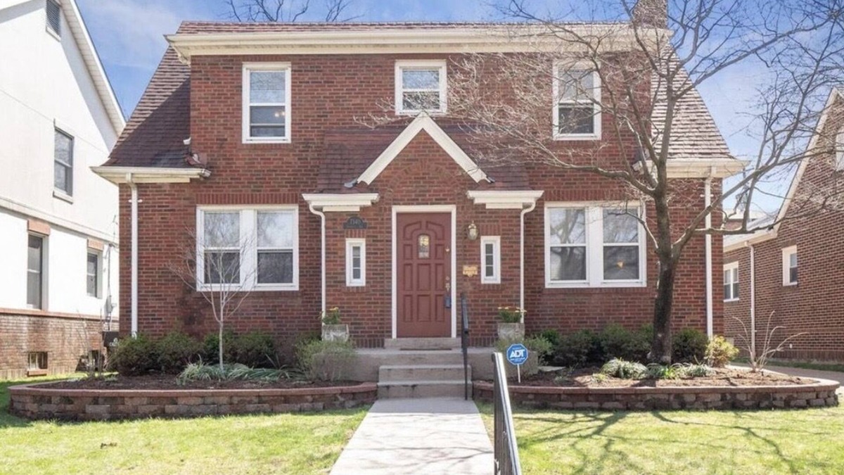 University City House | U-City Walkable Gem-Travel Nurses Close to BJC/Wash U