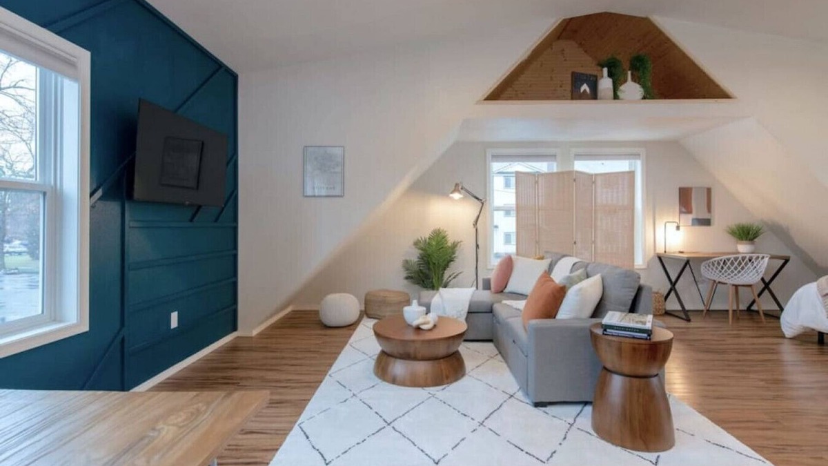 Logan Apartment | U-District Loft near GU w/Self Check-in & Wifi!