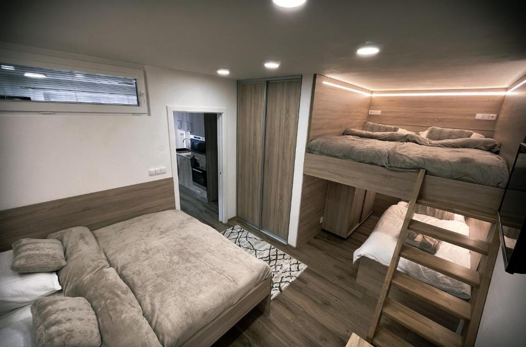Dolni Morava Apartment | U Králíka, přízemní bezbarierové apartmány A,B,C,D - 50 metrů od vleku - přejdete v lyžácích, pod bobovou dráhou, parkování zdarma, lyžárna s vysoušeči bot,