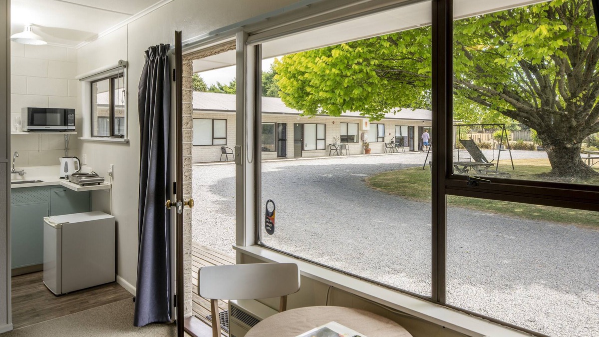 Solway Hotel | U Studios Masterton
