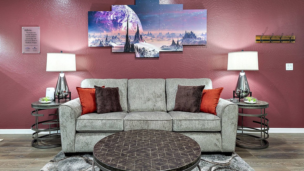 Medford House | U3 - Stunning Themed Home! - Peloton Bike - 3 King Beds - 1G WiFi - 2 Work Desks