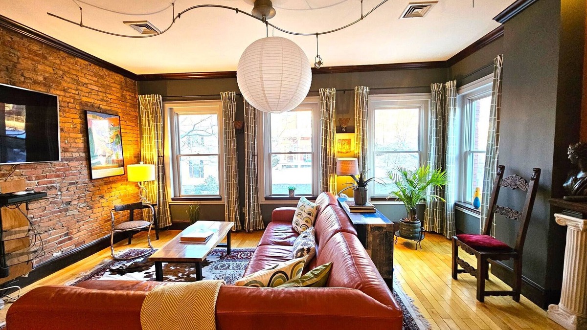 Highland Park Apartment | Uber Cool! Modern City Triplex +Close to center