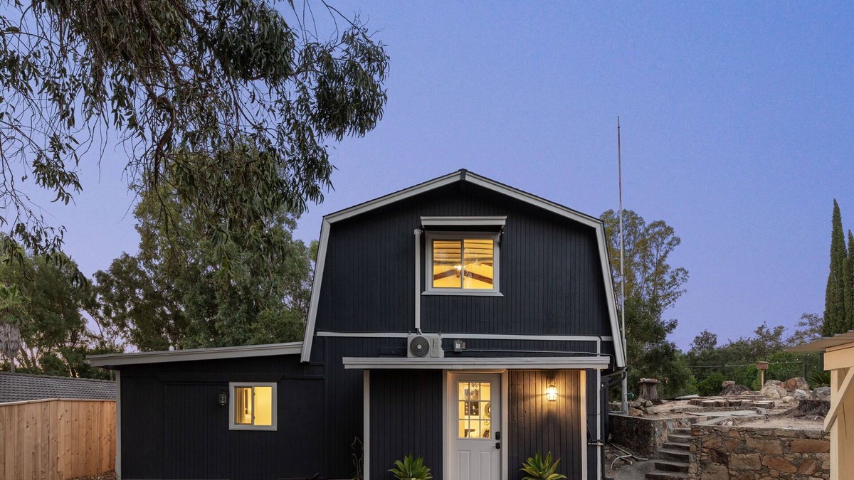 Rainbow CDP House | Uber to Wineries/Weddings+ PUPS! +mountain escape