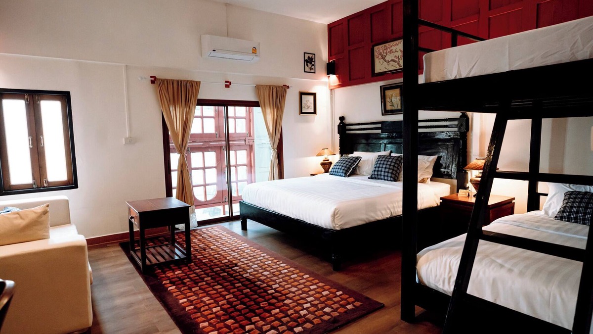 Nai Mueang Hotel | Ubon Huan Kaew