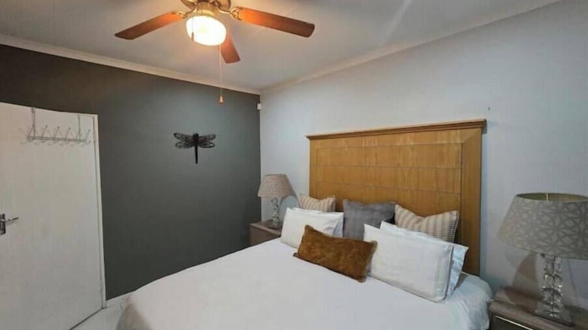Constantia Kloof Apartment | uBuhle - 2 bed with shared full bathroom