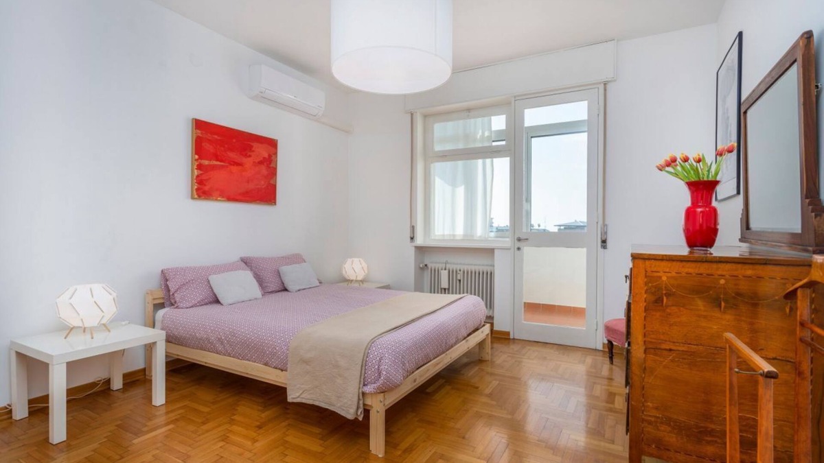 Udine Apartment | Udine Viale Venezia Huge Red Apartment