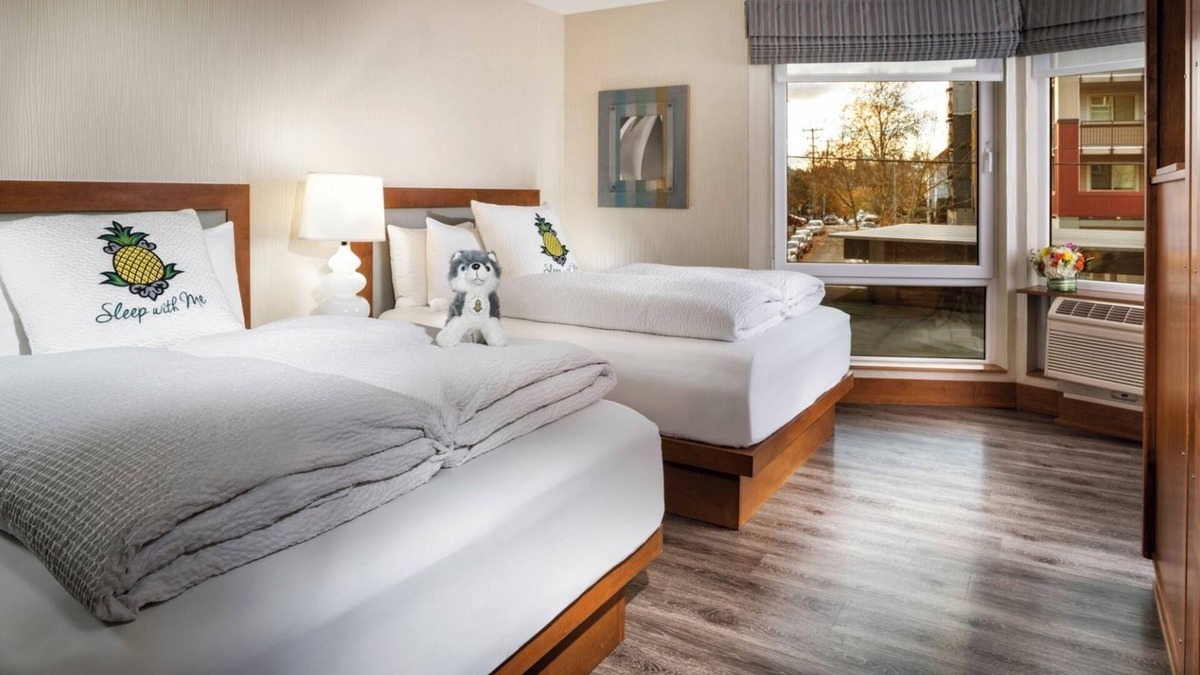 University District Hotel | UDistrict Two Queen, Watertown Hotel - Staypineapple, Free Bikes, Near UW!