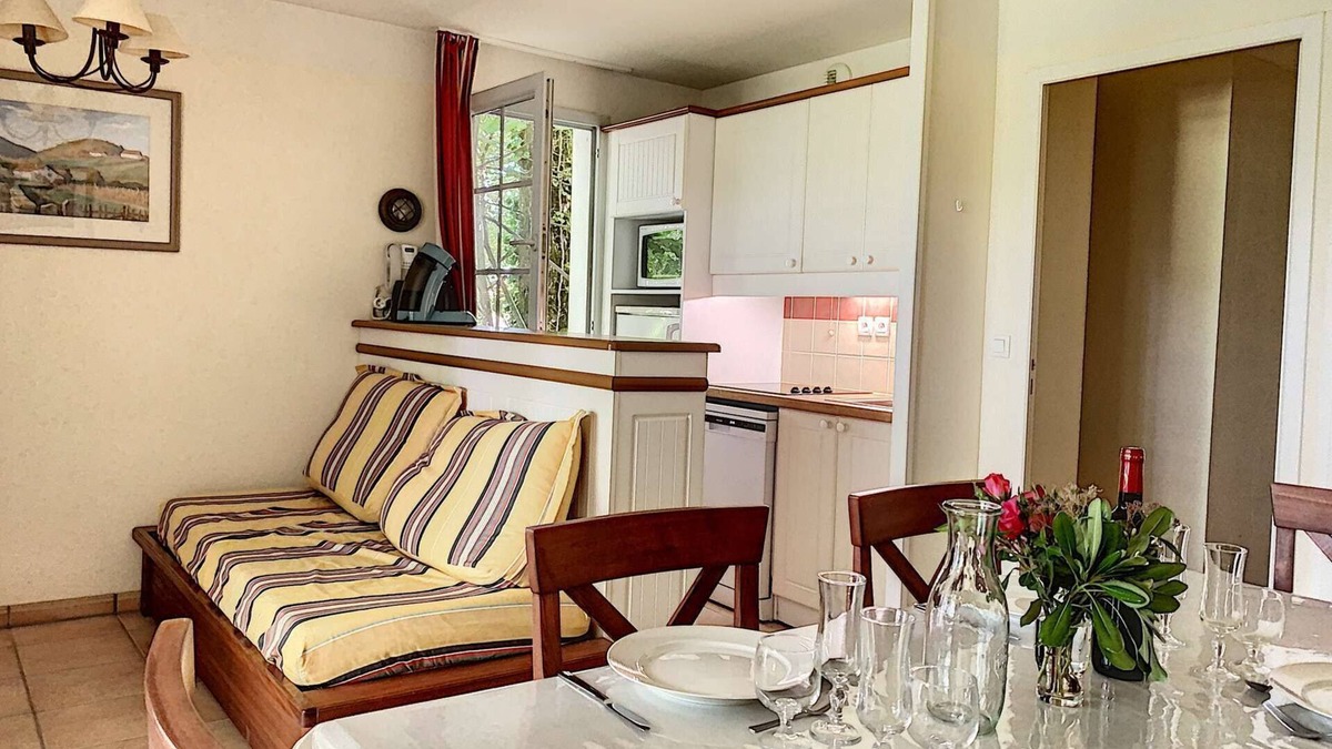 Uhart-Cize Apartment | UHART-CIZE, apartment for 4, residence with pool