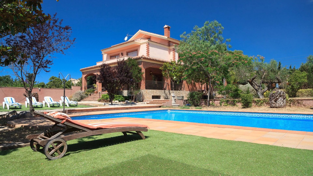 Botarell Villa | UHC VILLA BOTARELL with large garden and private pool