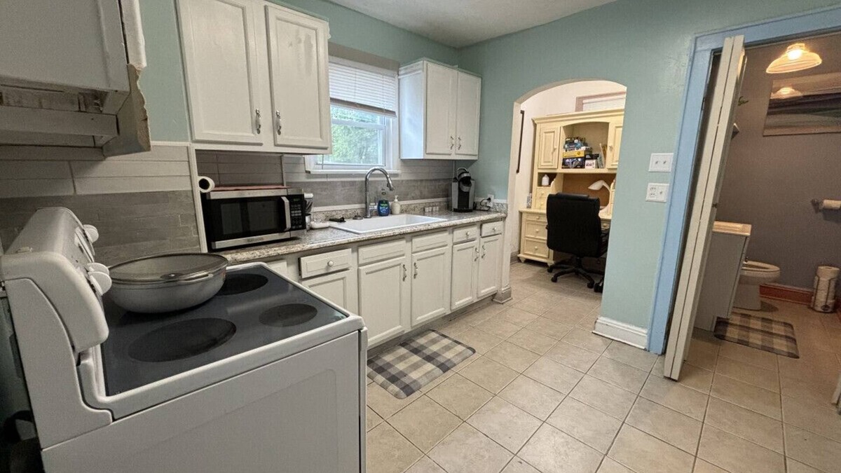 Akron House | Ultimate Akron Convenience: 3 Bed 2 Bath in North Hill Area