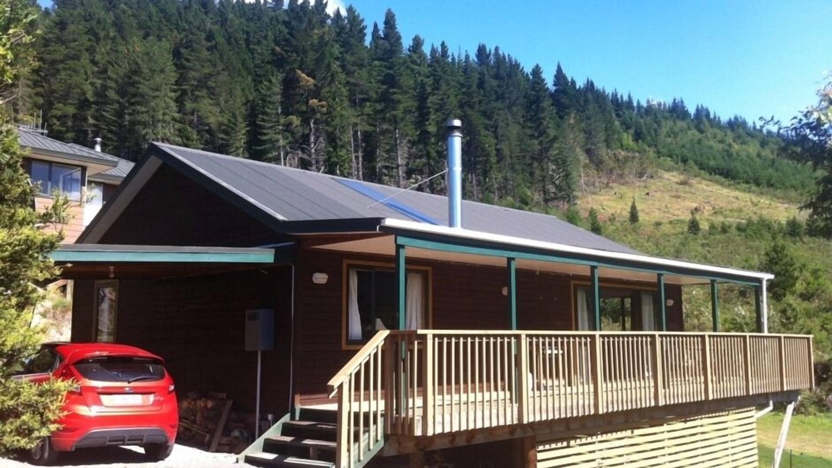 Hanmer Springs House | Ultimate Alpine Escape - cosy 3 bedroom home with stunning mountain views