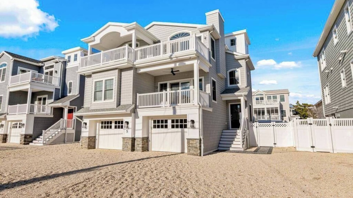 Holgate House | Ultimate Beach Getaway