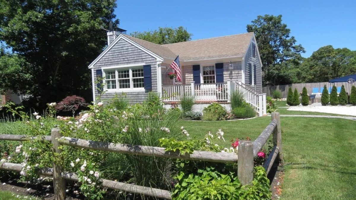 East Orleans House | Ultimate Cape Cottage: 040-O Updated Cottage with Heated Pool, Close To Nauset Beach