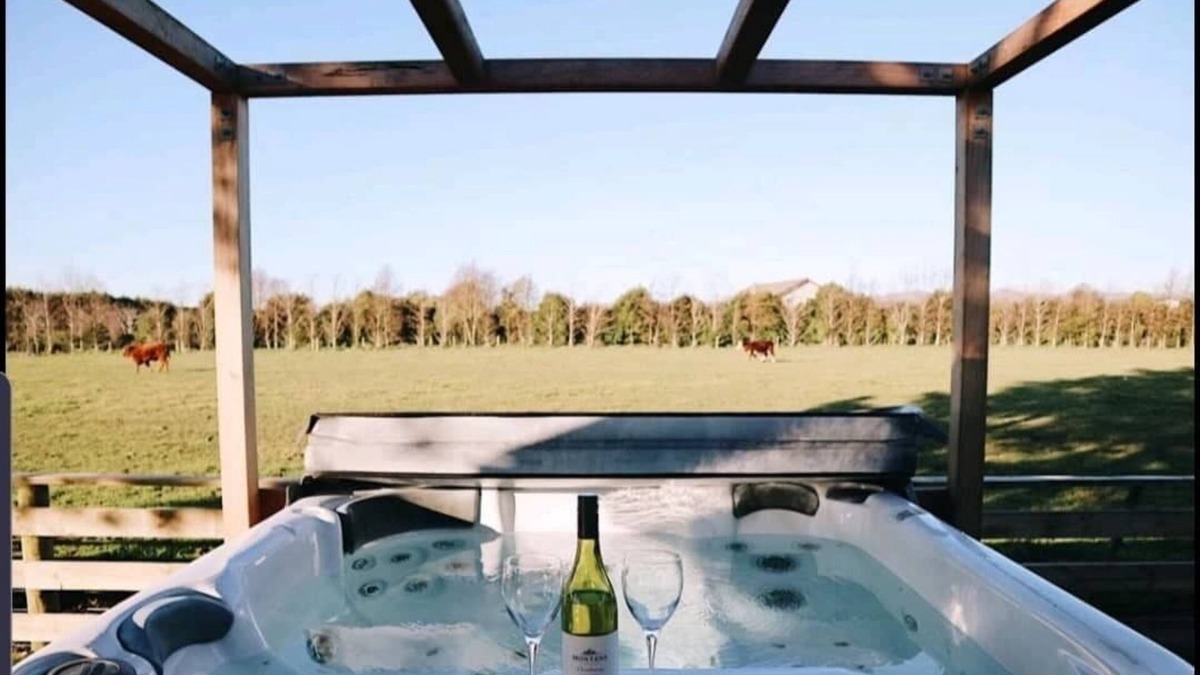 Prebbleton Cottage | Ultimate Country Spa Getaway (Ohana)