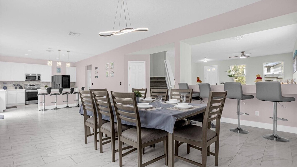 Sunrise Lakes House | Ultimate Disney Getaway 5 bedroom, Poolside Relaxation & Fun Game Room!