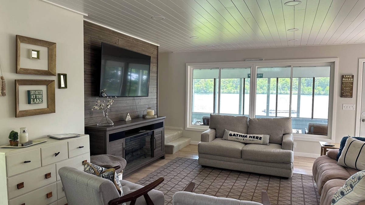Holcombe House | Ultimate Family Lake Retreat w/Swim Slide, Sandy bottom, and Bar/TV Lounge