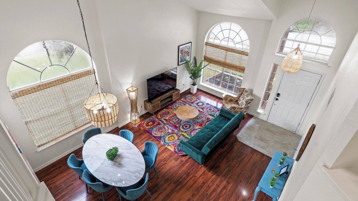 Willow Run House | Ultimate Getaway: 4bd, Games, Huge Backyard, Close to Everything !