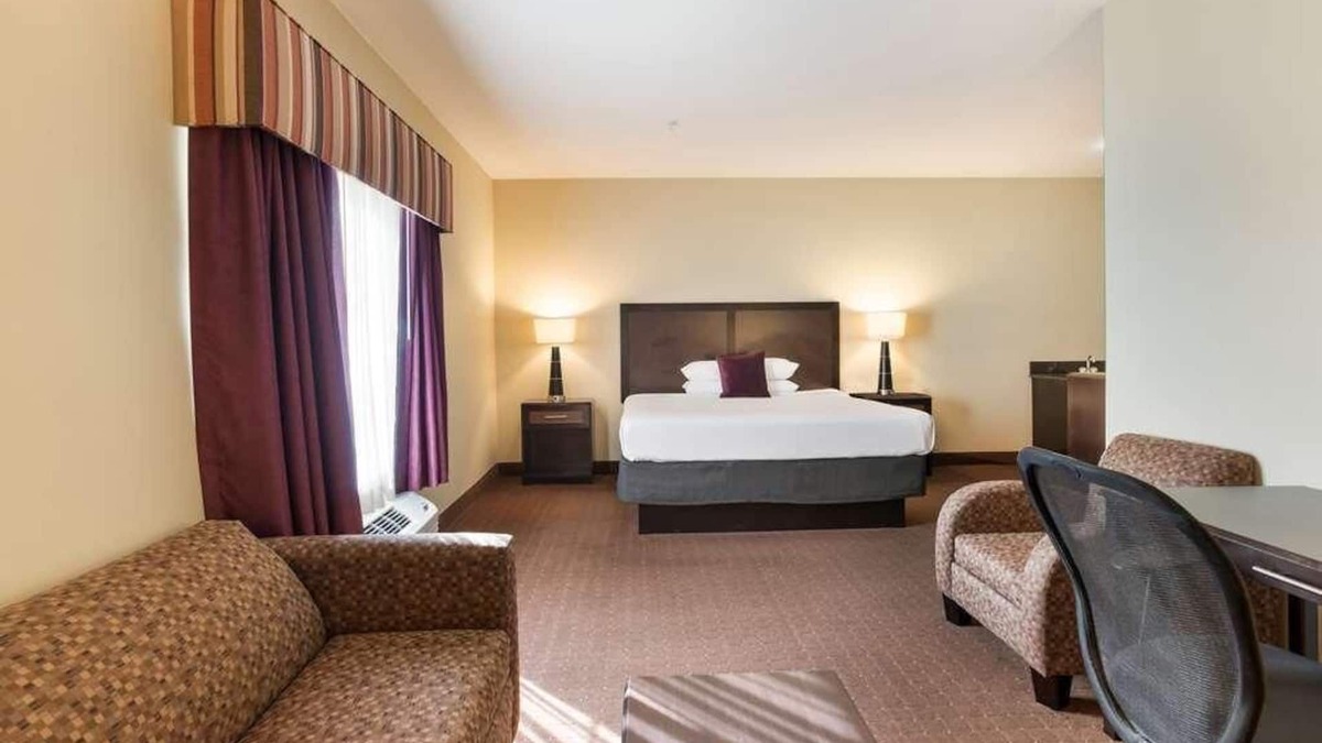 Saint Landry Hotel | Ultimate Getaway at Knights Inn Bunkie! Pool, Free Breakfast, Free Parking