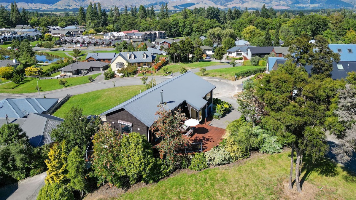 Hanmer Springs House | Ultimate in relaxation & unobstructed views, just minutes walk to village centre