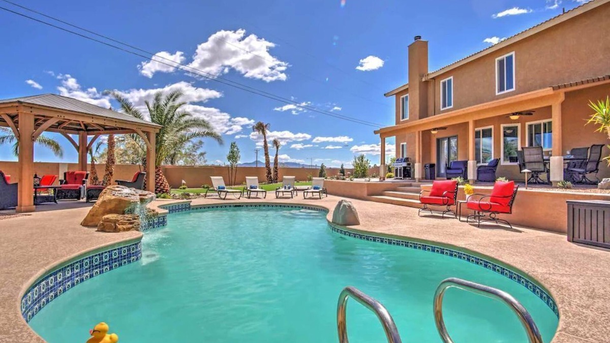 Enterprise House | Ultimate Las Vegas Home with private Backyard Oasis 5 Minutes to Strip🏖️⛳️🏀🏓