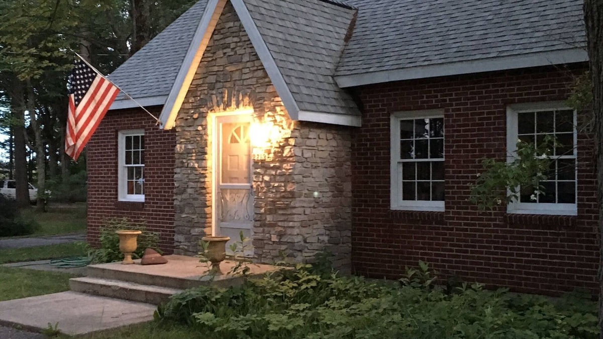 Cadillac Cottage | Ultimate Location for Up North Relaxation & Fun!
