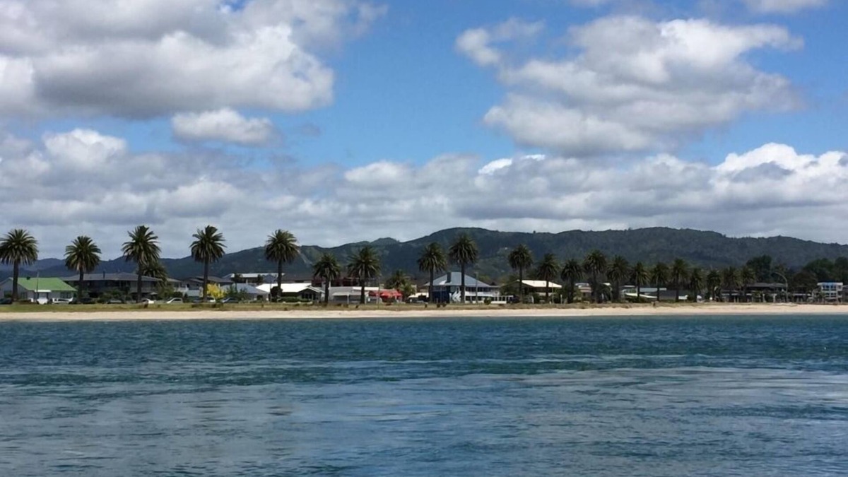 Whitianga House | Ultimate Location - Main Street of Town !