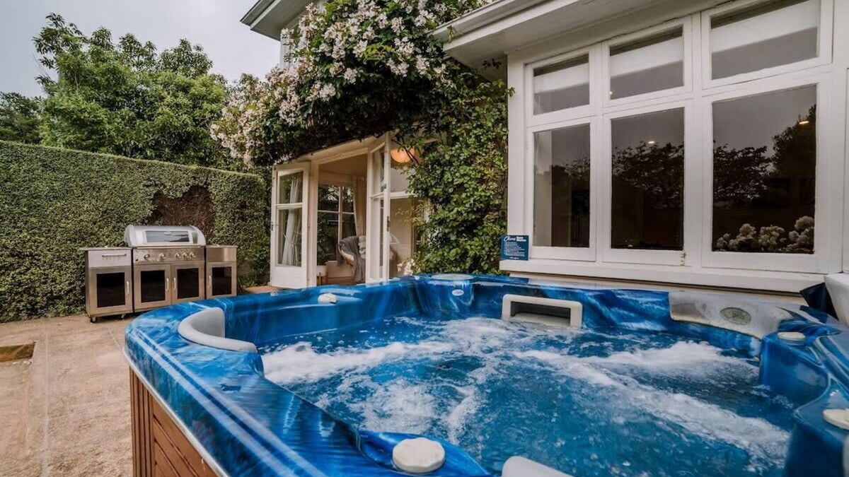 Merivale Villa | Ultimate Lux Villa in Merivale - Sleeps 16