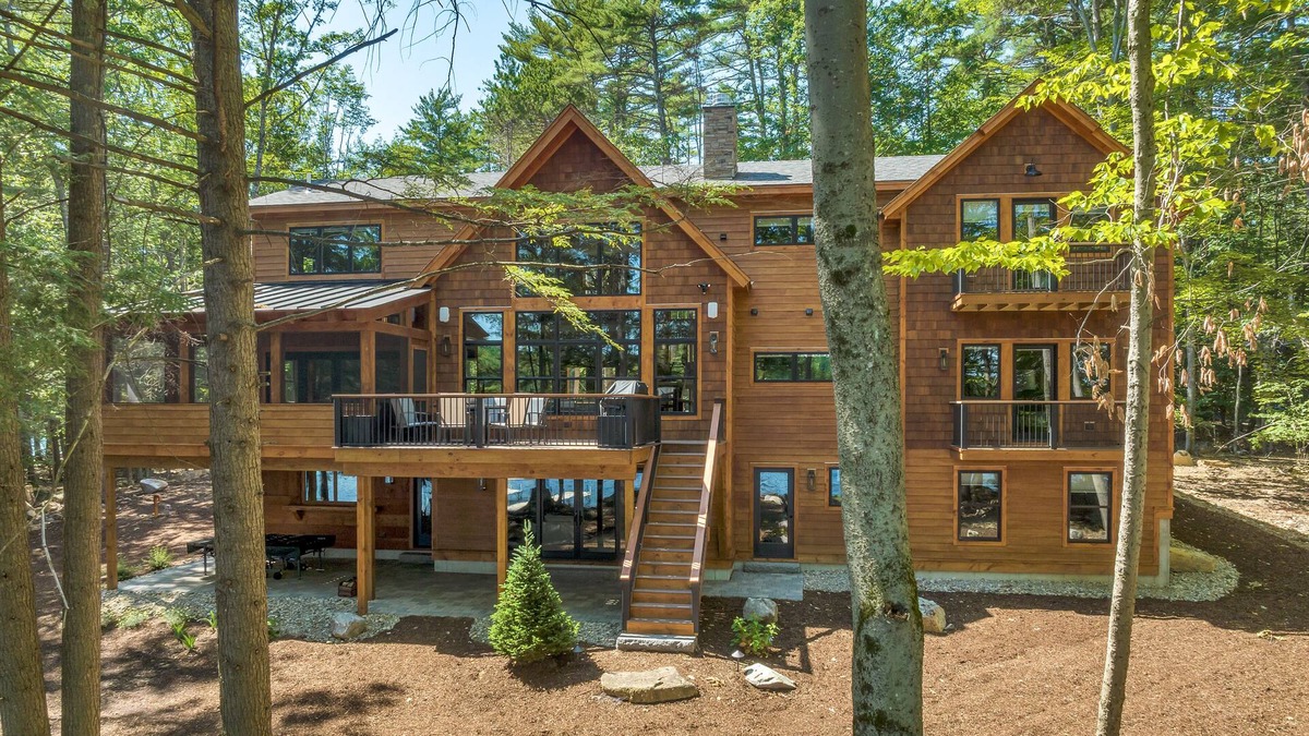 Moultonborough House | Ultimate luxury experience on Winnipesaukee Sleeps 18 Huge Beach