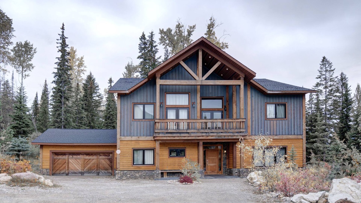 Golden House | Ultimate luxury home for skiing Kicking Horse and nearby ski areas, Banff & Yoho