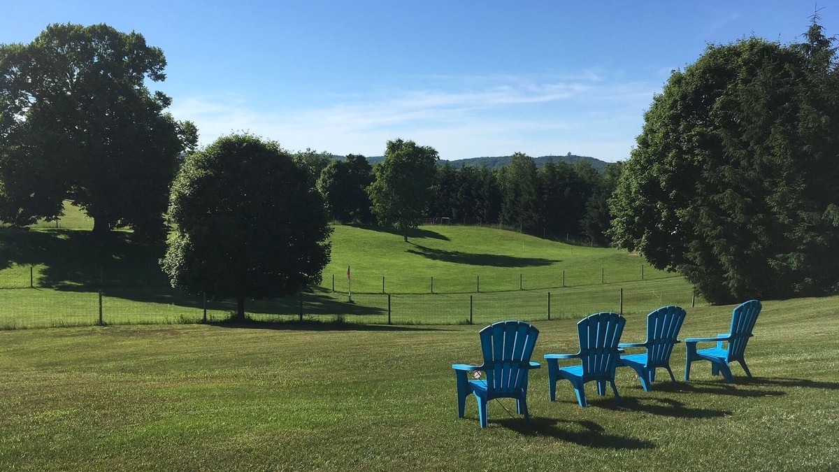 Honor House | Ultimate privacy beside Sleeping Bear Dunes National Park, 3 miles to Empire