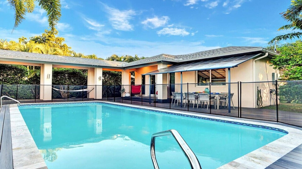 Dania Beach Villa | Ultimate Retreat 6BR/3BA Villa near Beach