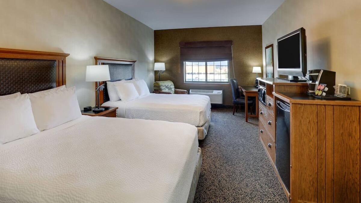 Sioux City Hotel | Ultimate Sioux City Experience: Lodge-Like Charm near Casino | 3 Units