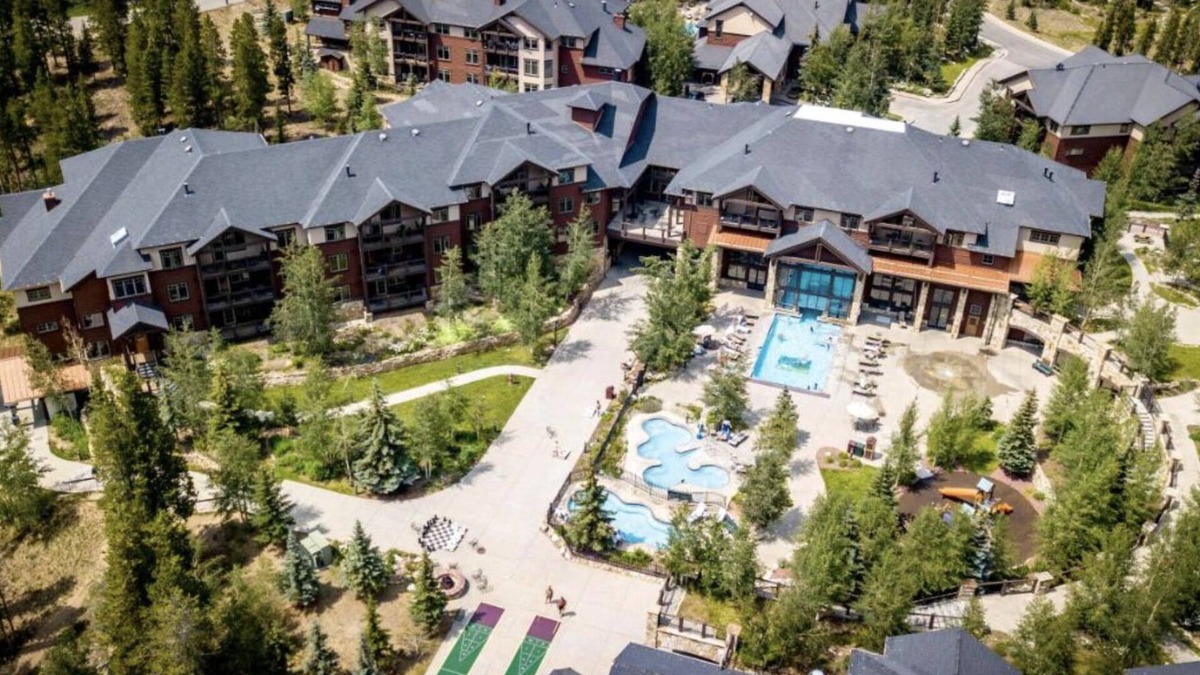 Four O'Clock Hotel | Ultimate stay at Grand Timber Lodge, Breckenridge's Best Ski-In, Ski-Out Resort!
