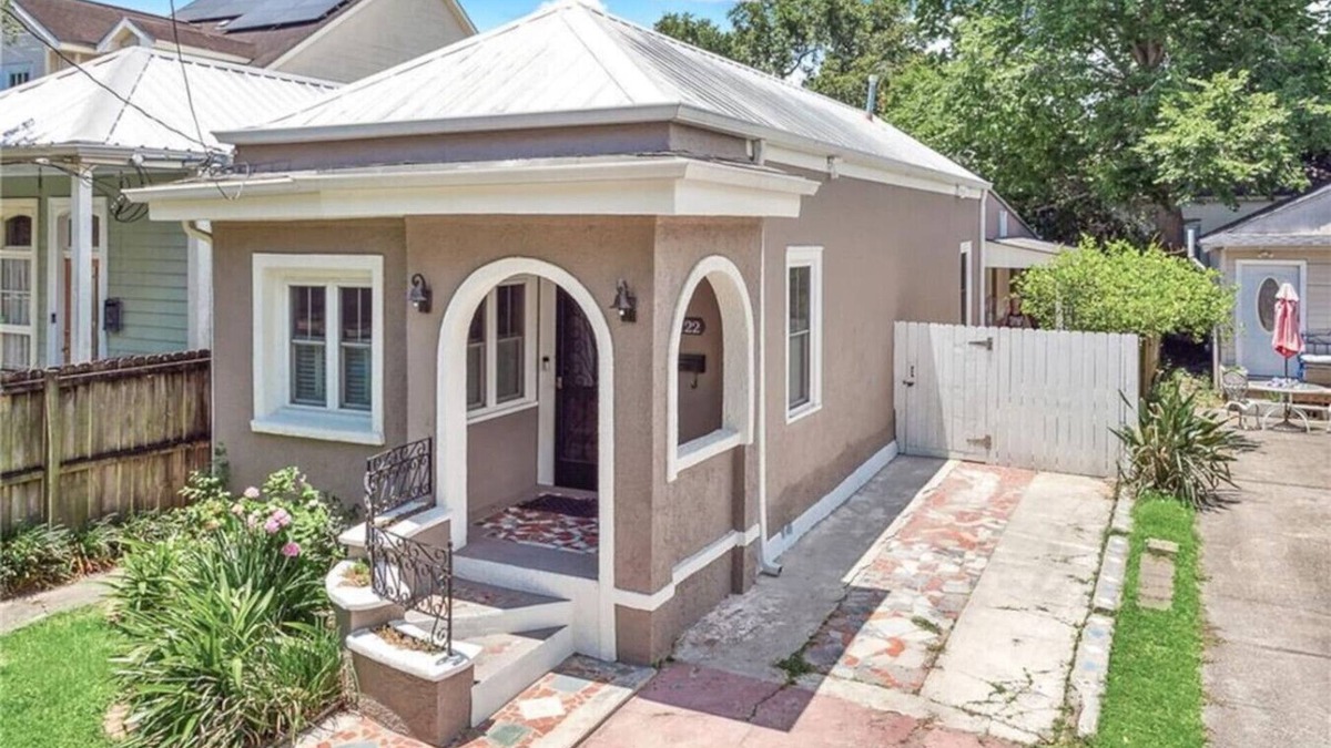 East Carrollton House | Ultimate Uptown Cottage